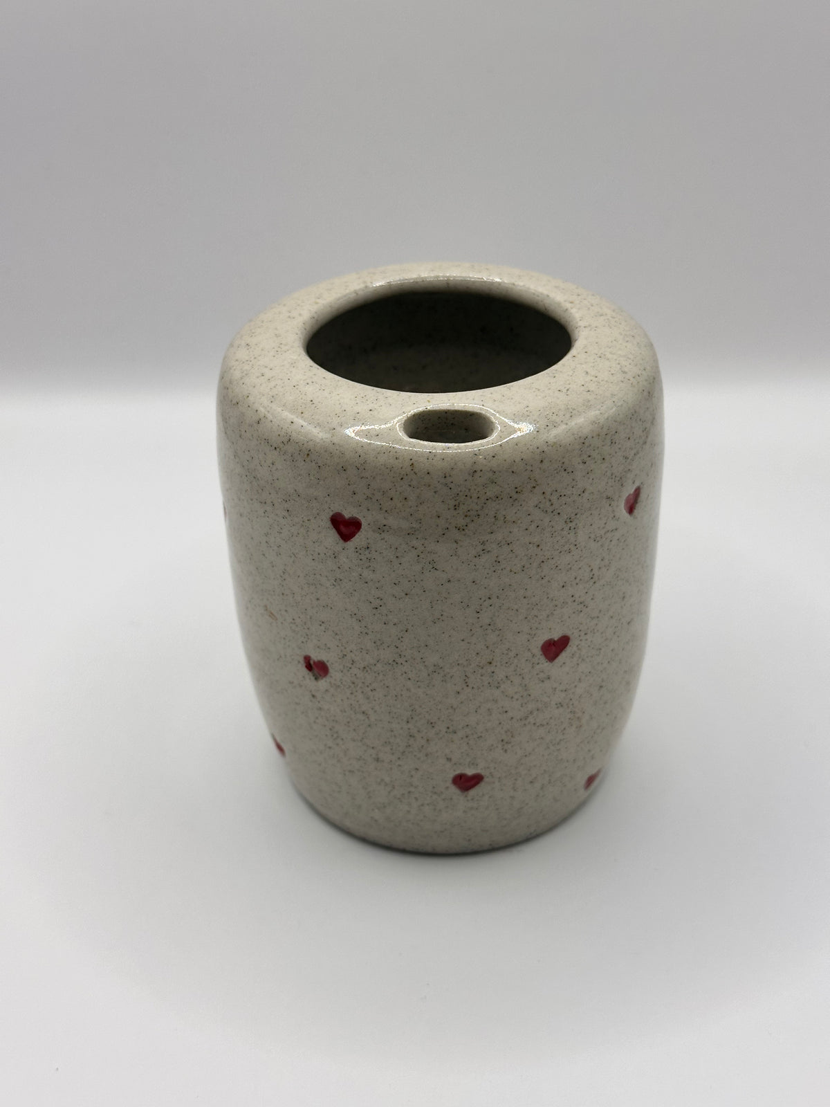 Mudhut Potters Wellington - Takeaway Style tumbler - Grey with small hearts - 300ml