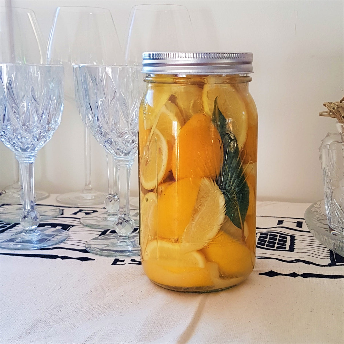 Goodlife - Tapered Glass Preserving Jar Set (of 6) Screw On Metal Lid - 1 litre