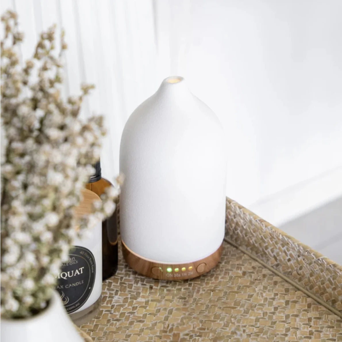 Nil – Ceramic Essential Oil Diffuser – White and Black