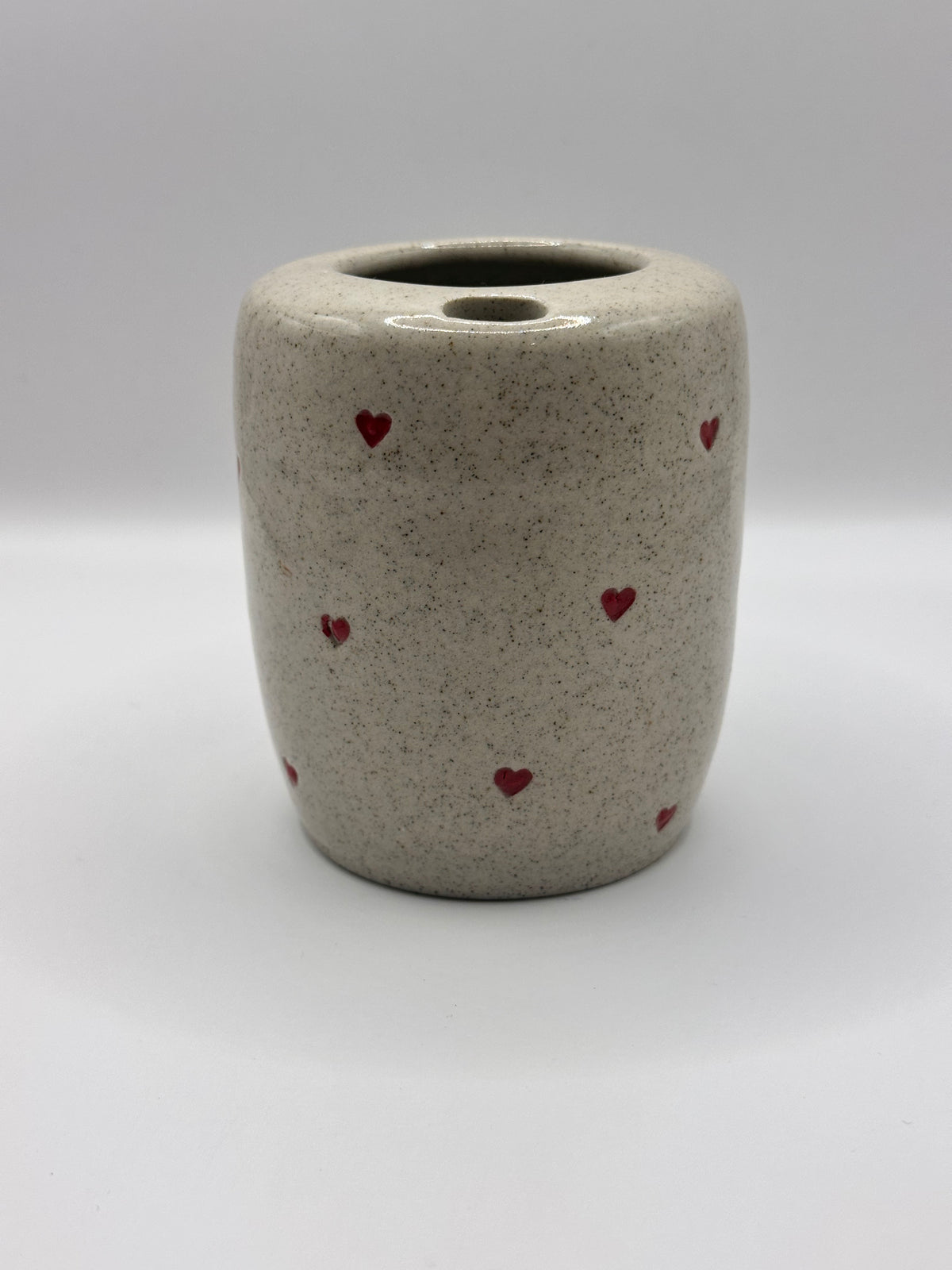 Mudhut Potters Wellington - Takeaway Style tumbler - Grey with small hearts - 300ml