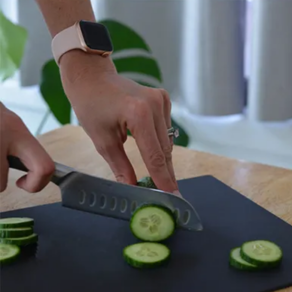 Dishy - Chopping Board - Black - Large *(due in NZ July)