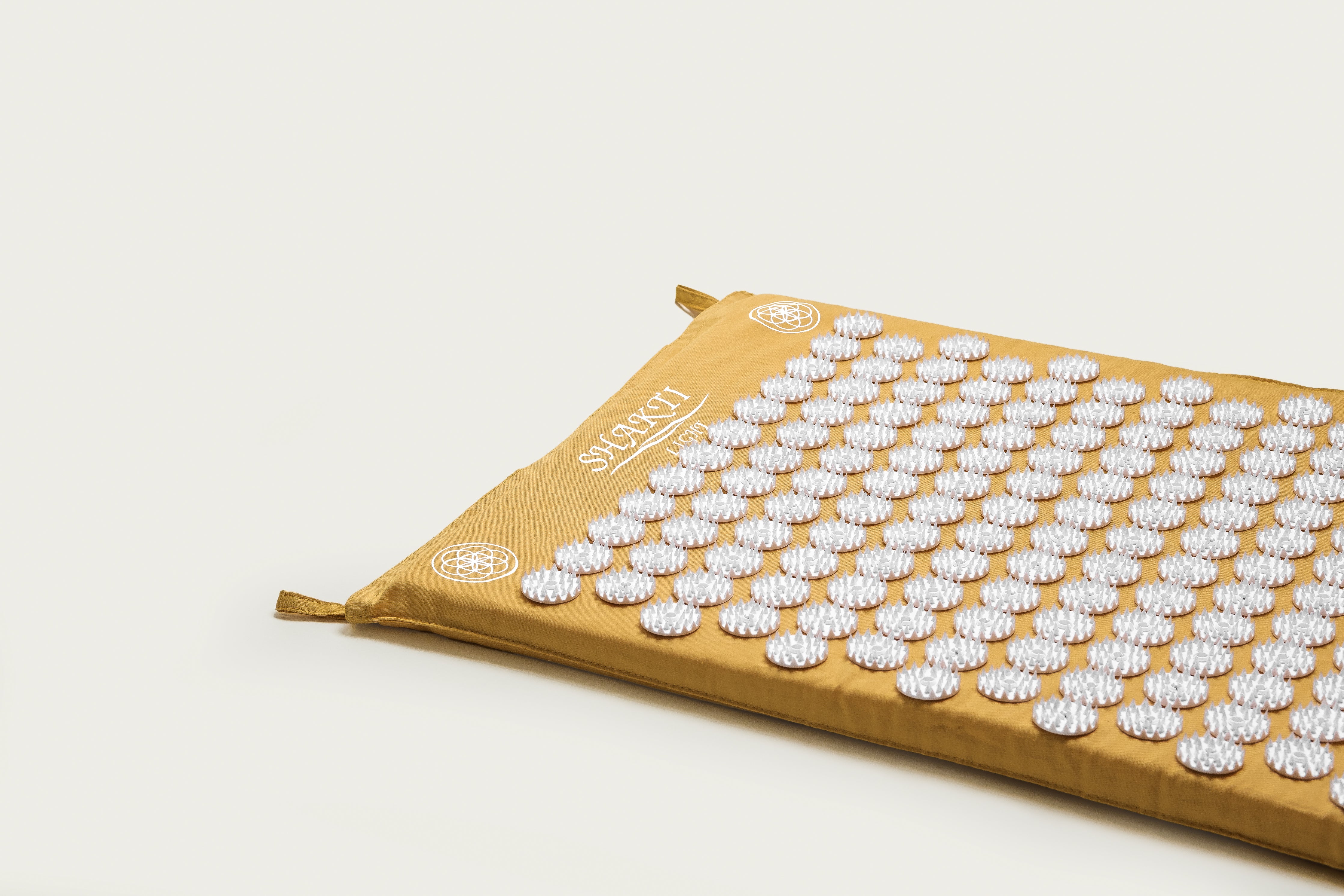 Amazon.com: ShaktiMat Classic Acupressure Mat & Neck Pillow